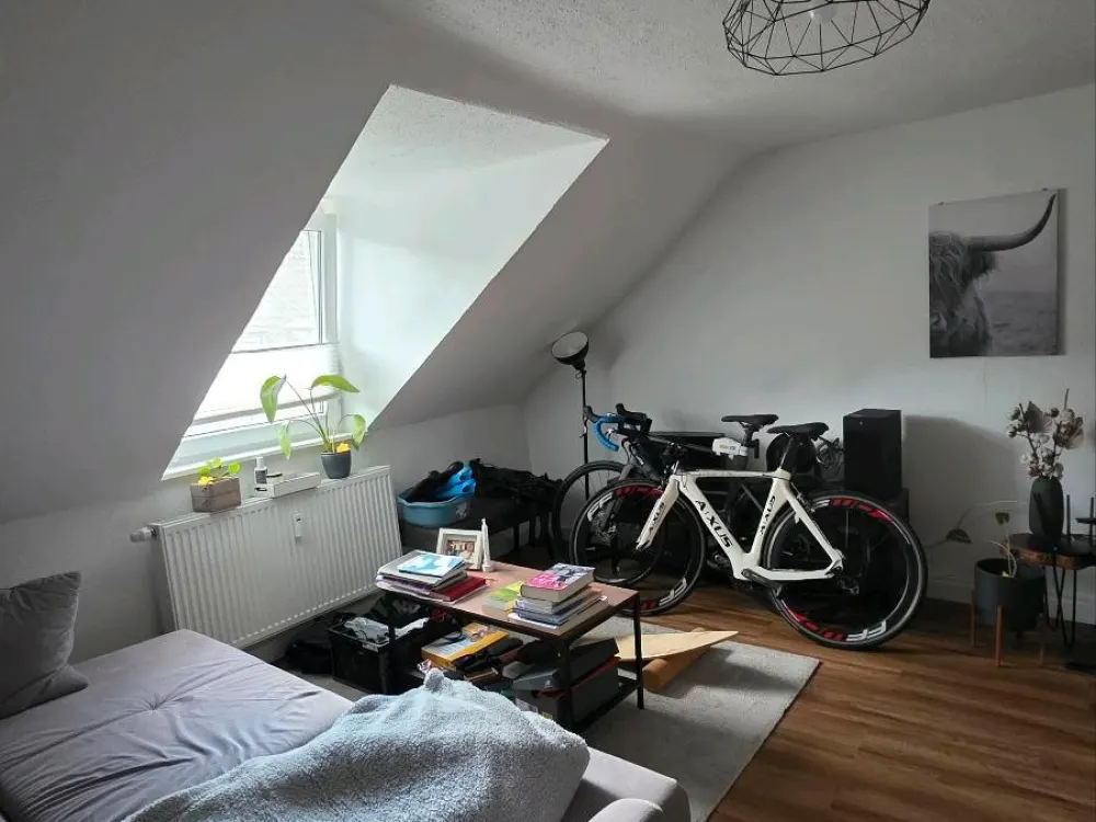 2,5 Zimmer DG-Wohnung mit ca. 52 qm² und ausgebautem Spitzboden