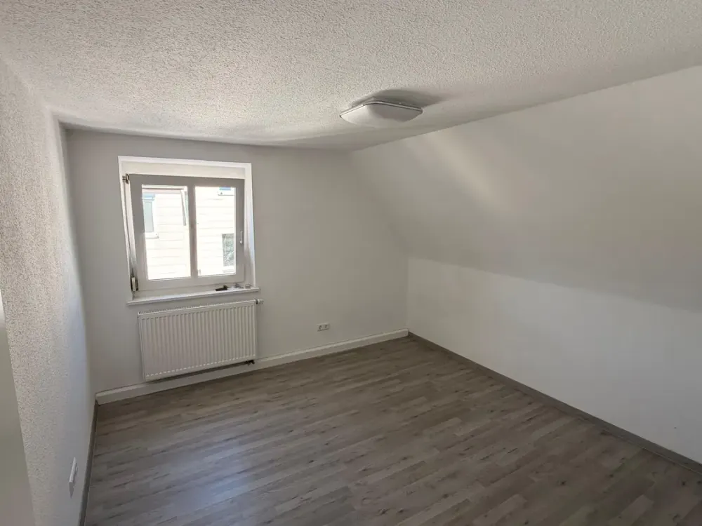 Zuhause mit 3 Zimmern, Stellplatz, viel Nutzfläche und Gartennutzung