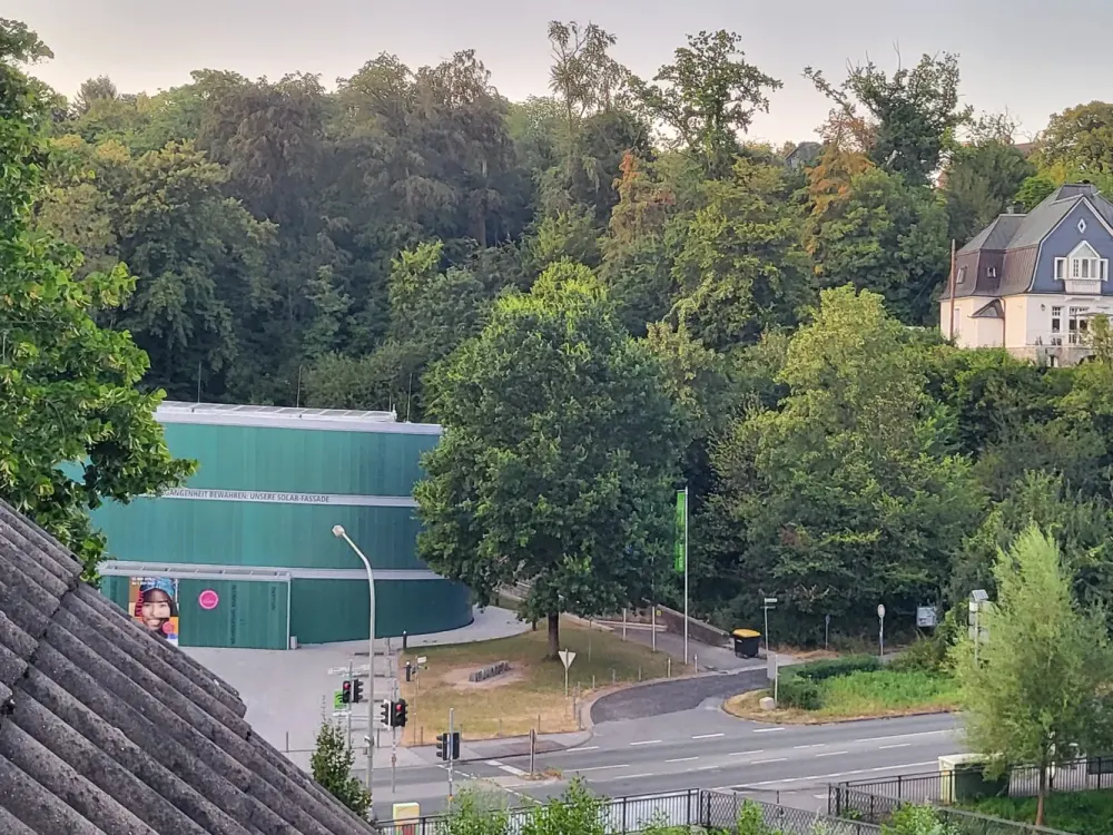 Luftige lichtdurchflutete Dachgeschosswohnung, 10 Minuten S-Bahn-Fahrt aus Düsseldorf