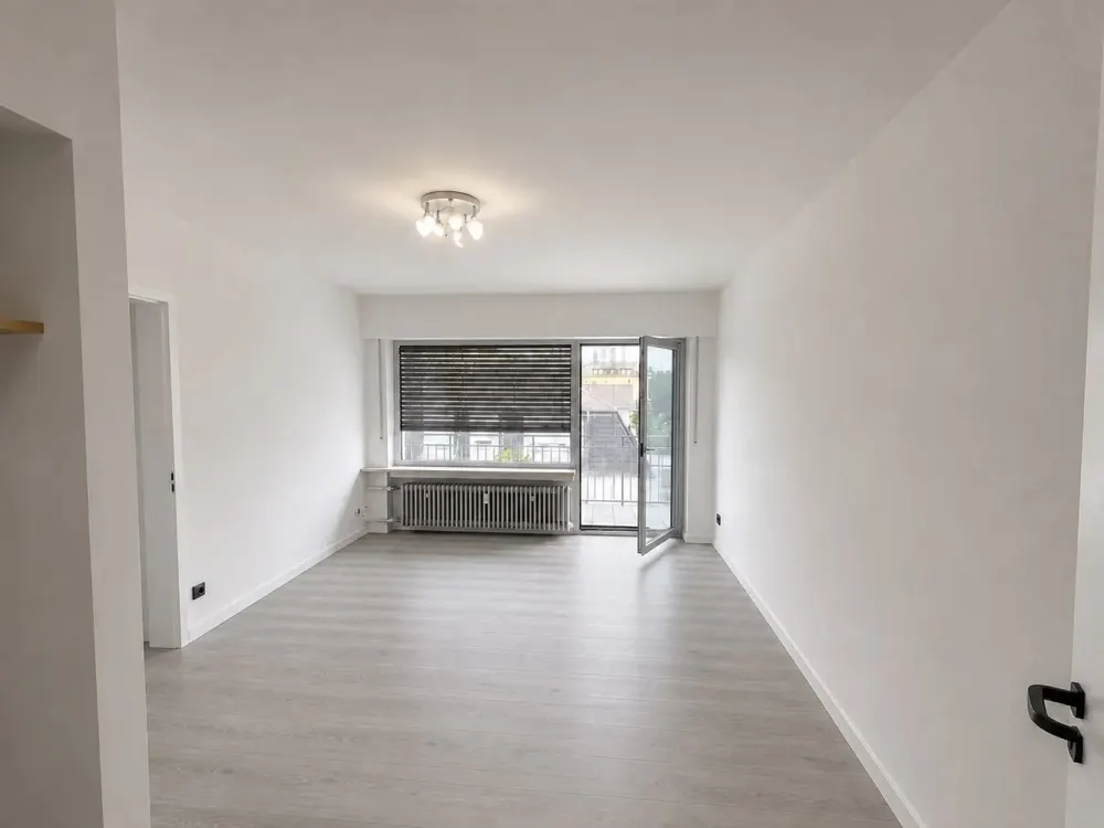 Living with Character: 4-Room Apartment in Bergen-Enkheim