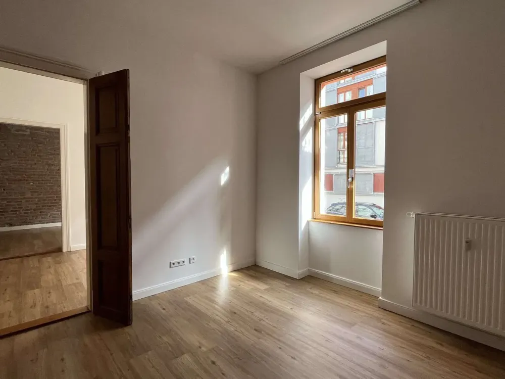Sanierte Stilaltbauwohnung mit 4 Zimmern, Balkon & Einbauküche