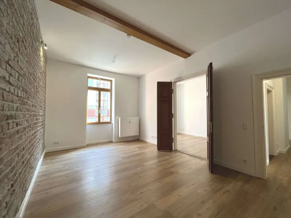 Sanierte Stilaltbauwohnung mit 4 Zimmern, Balkon & Einbauküche