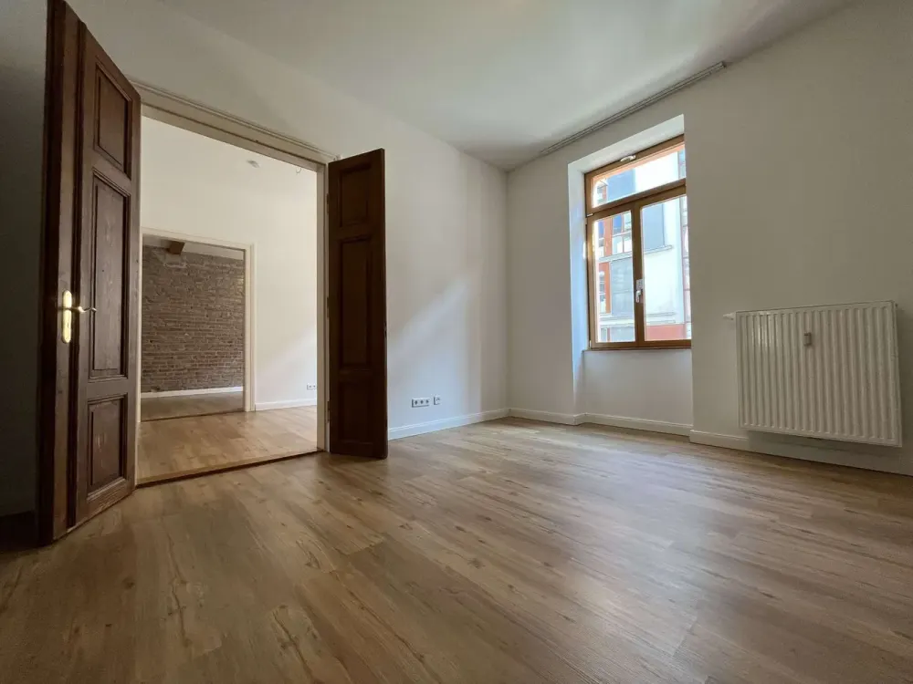 Sanierte Stilaltbauwohnung mit 4 Zimmern, Balkon & Einbauküche