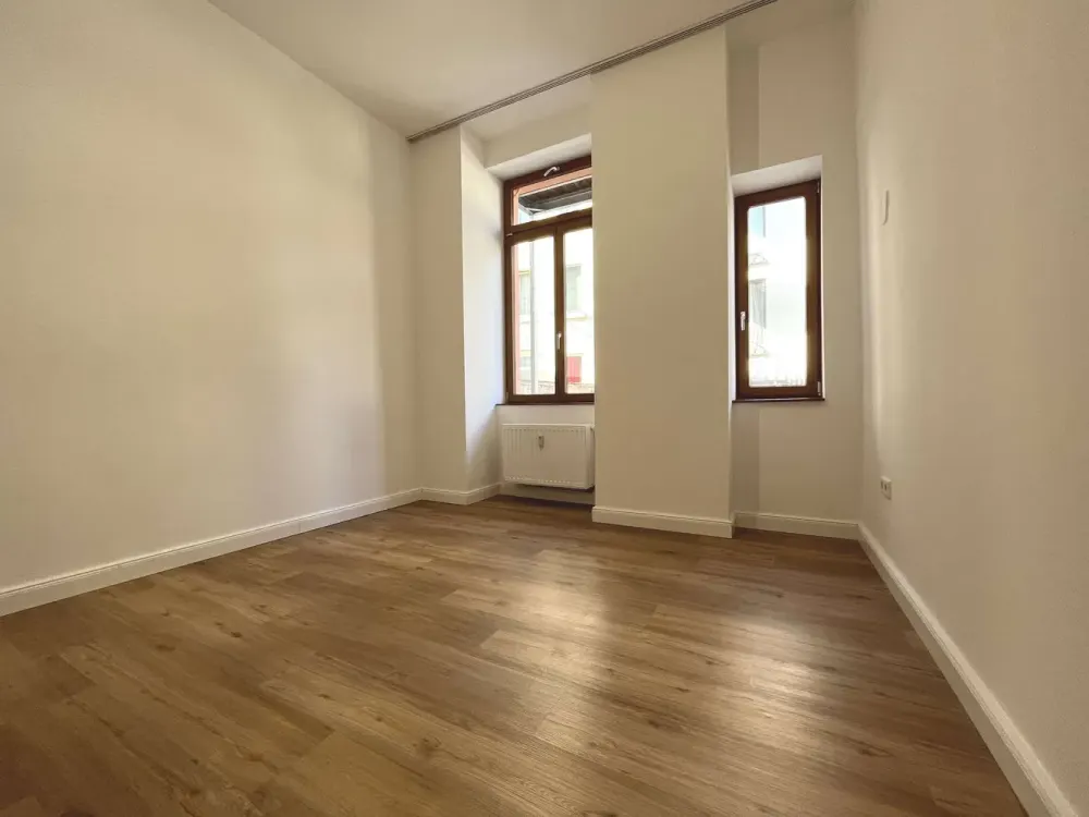 Sanierte Stilaltbauwohnung mit 4 Zimmern, Balkon & Einbauküche