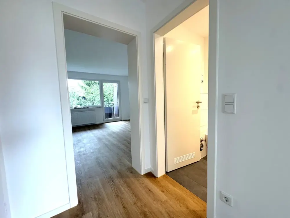 Moderne kernsanierte 2-Zimmer-Wohnung mit Balkon in zentraler Lage von Düsseldorf-Mörsenbroich
