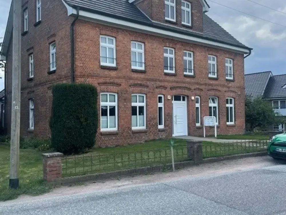 gepflegte Wohnung mit großem Balkon im Landgebiet zu vermieten !