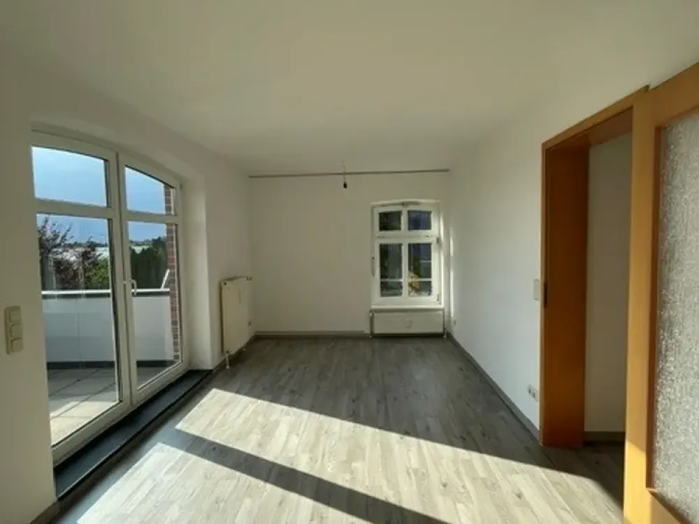 gepflegte Wohnung mit großem Balkon im Landgebiet zu vermieten !