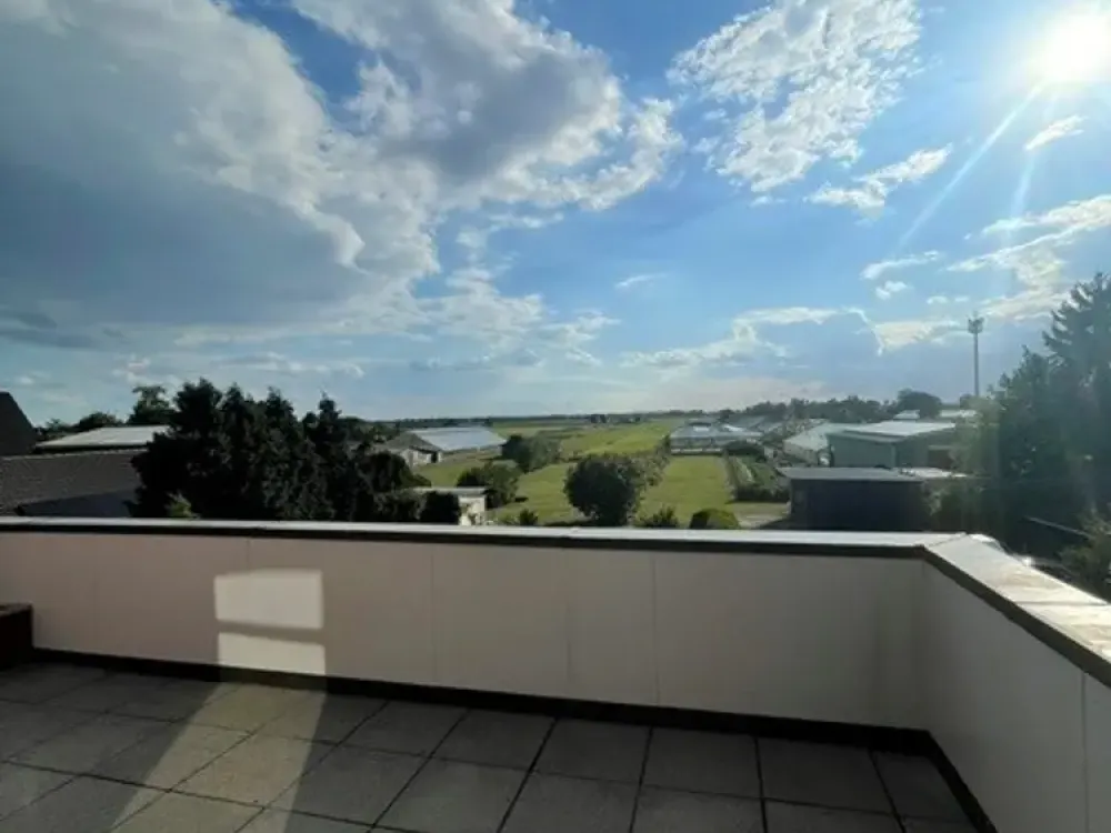 gepflegte Wohnung mit großem Balkon im Landgebiet zu vermieten !