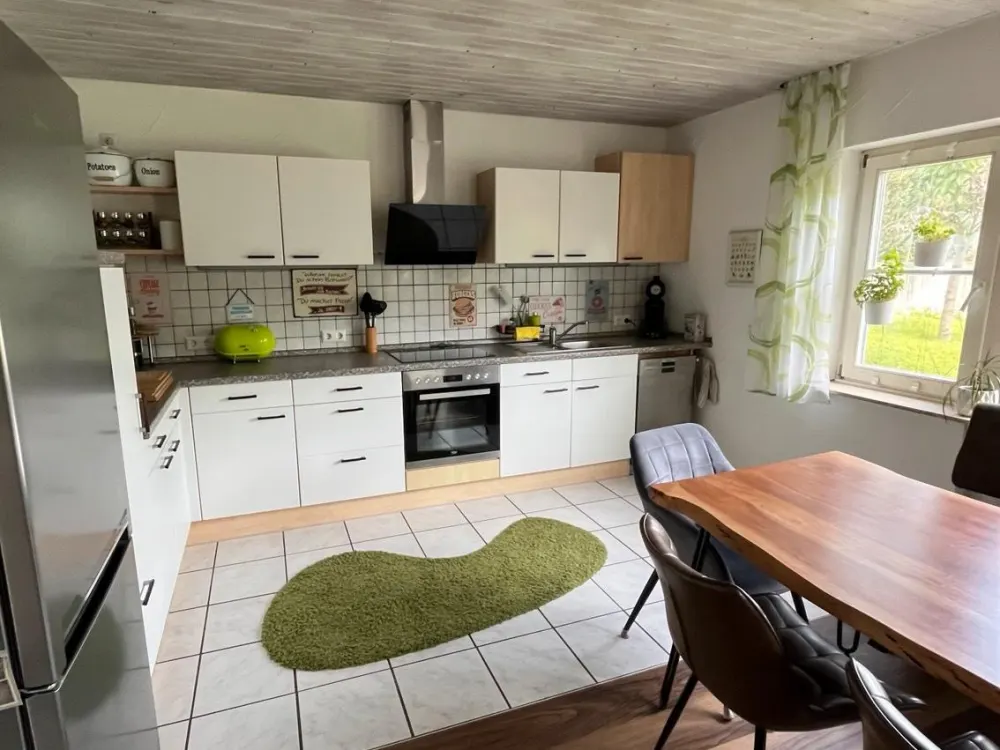 2,5 Zimmer Wohnung, Erdgeschoss, sehr hell und mit großem Garten