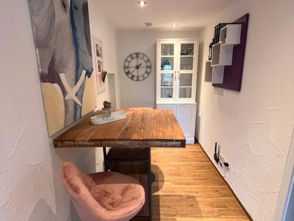 2,5 Zimmer Wohnung, Erdgeschoss, sehr hell und mit großem Garten