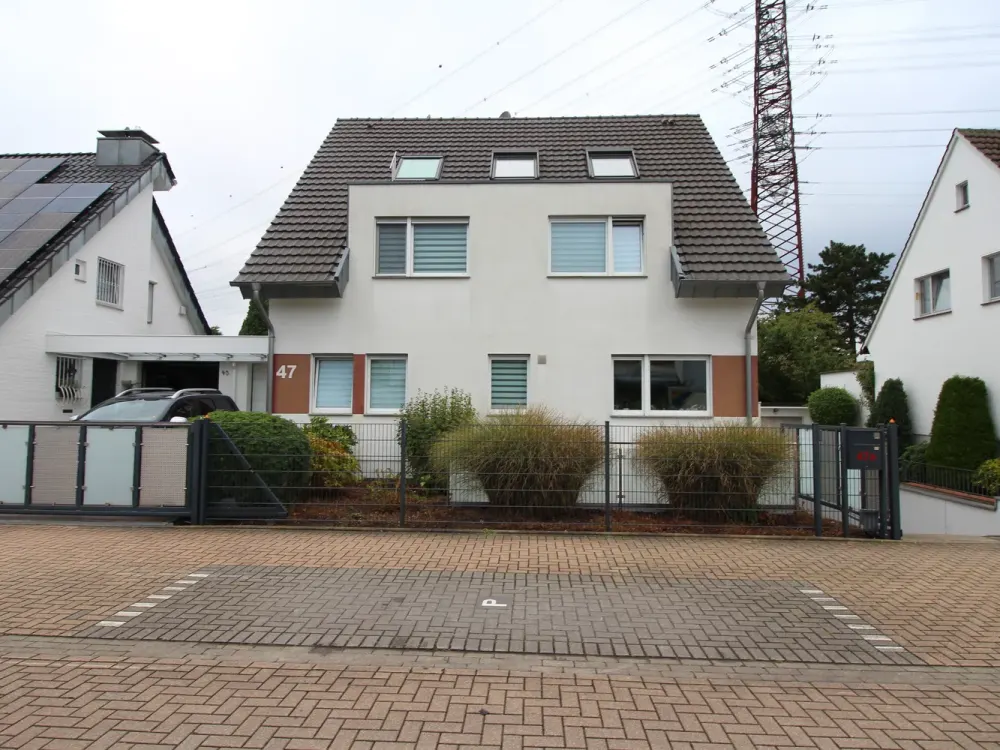 Moderne 2 Zimmer Wohnung im 2 Familienhaus.