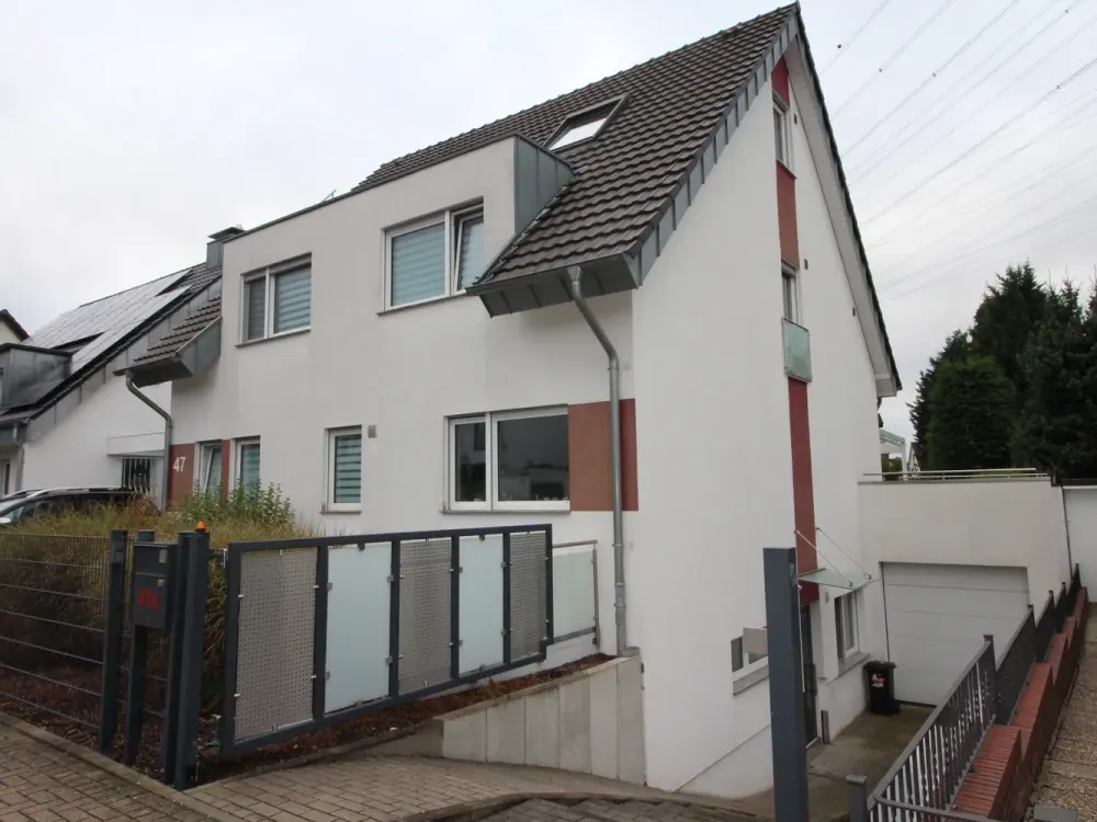 Moderne 2 Zimmer Wohnung im 2 Familienhaus.