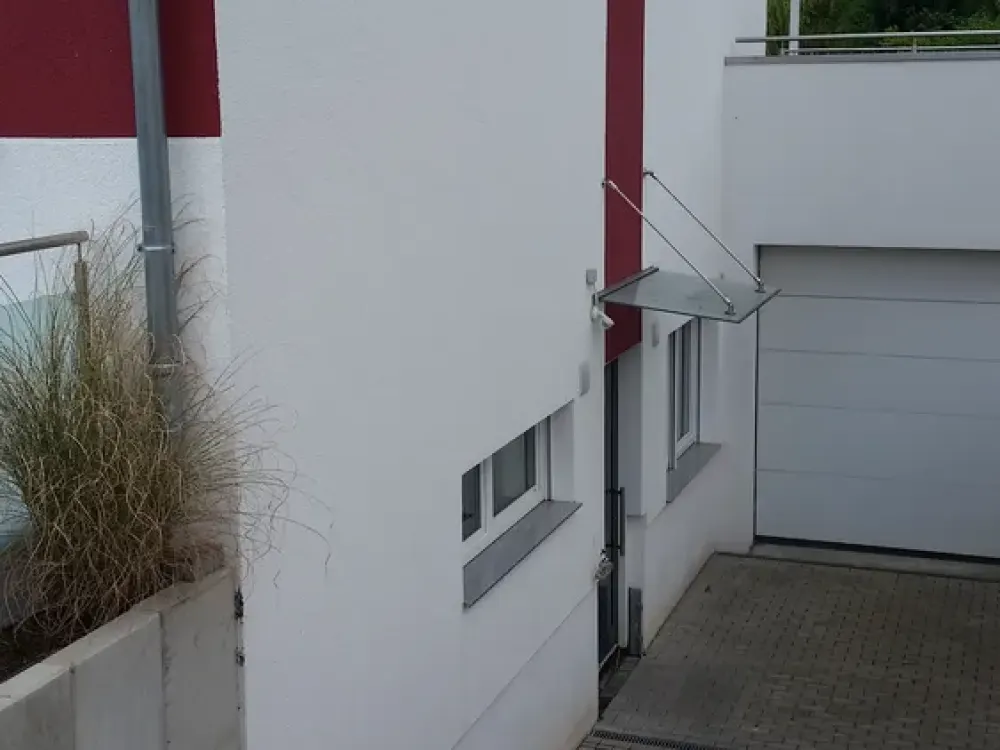 Moderne 2 Zimmer Wohnung im 2 Familienhaus.