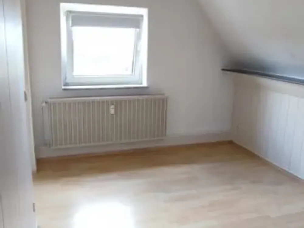 Schöne helle DG - Wohnung an Studenten/Single/wohnen auf Zeit