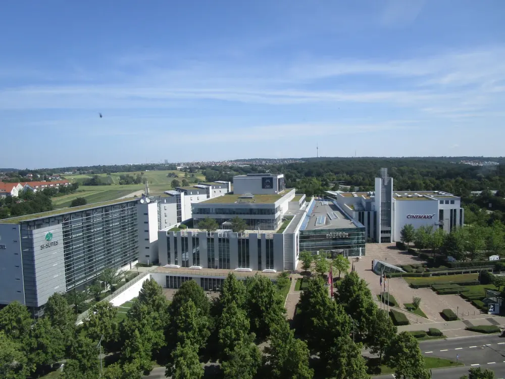 1-ZW mit Fernblick, tolles Bad, kleine neue EBK, KEIN Balkon