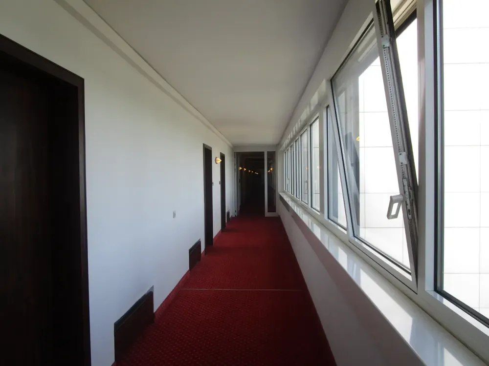 1-ZW mit Fernblick, tolles Bad, kleine neue EBK, KEIN Balkon