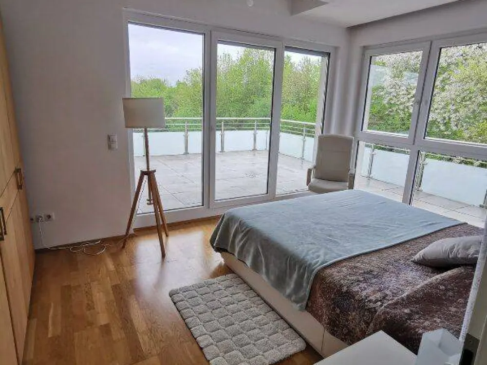 Exklusives Penthouse mit großer Dachterrasse, Einbauküche und Tiefgaragenstellplatz