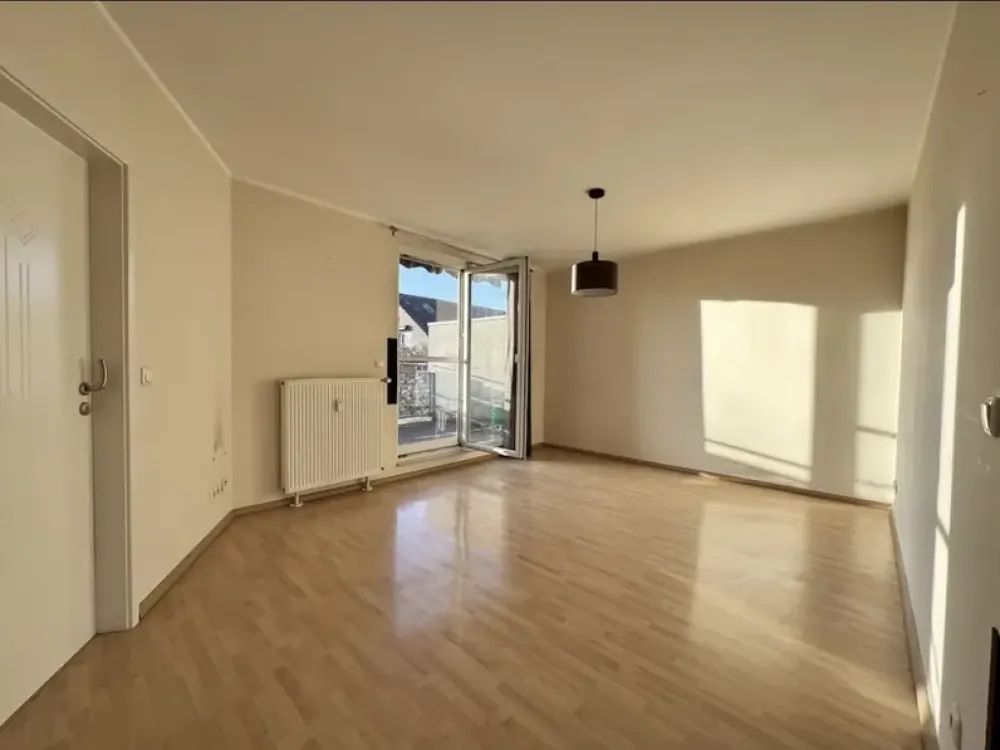 2-Zimmer Dachgeschosswohnung mit Balkon und Einbauküche und Stellplatz