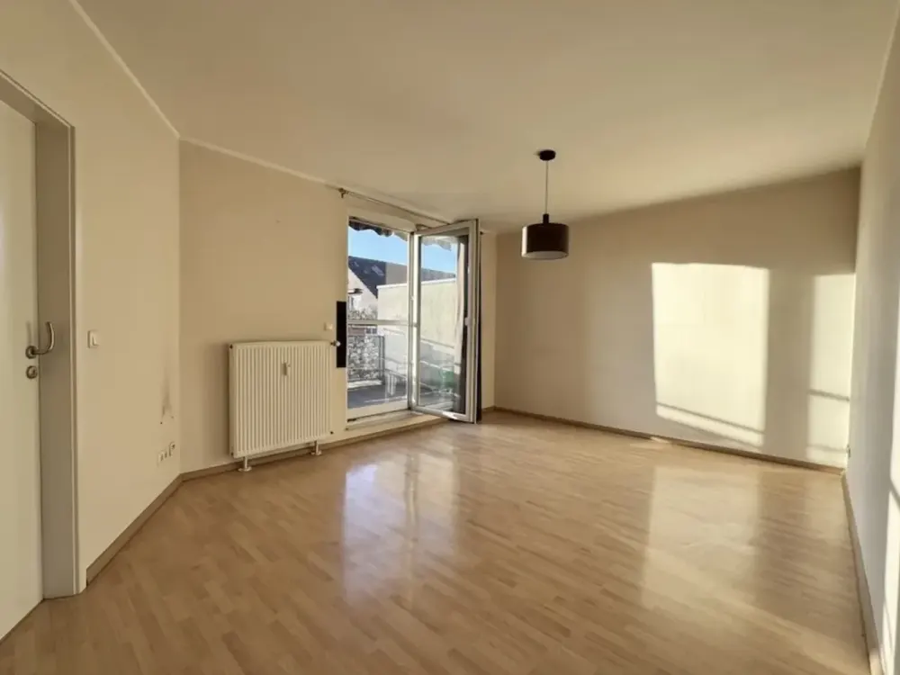 2-Zimmer Dachgeschosswohnung mit Balkon und Einbauküche und Stellplatz