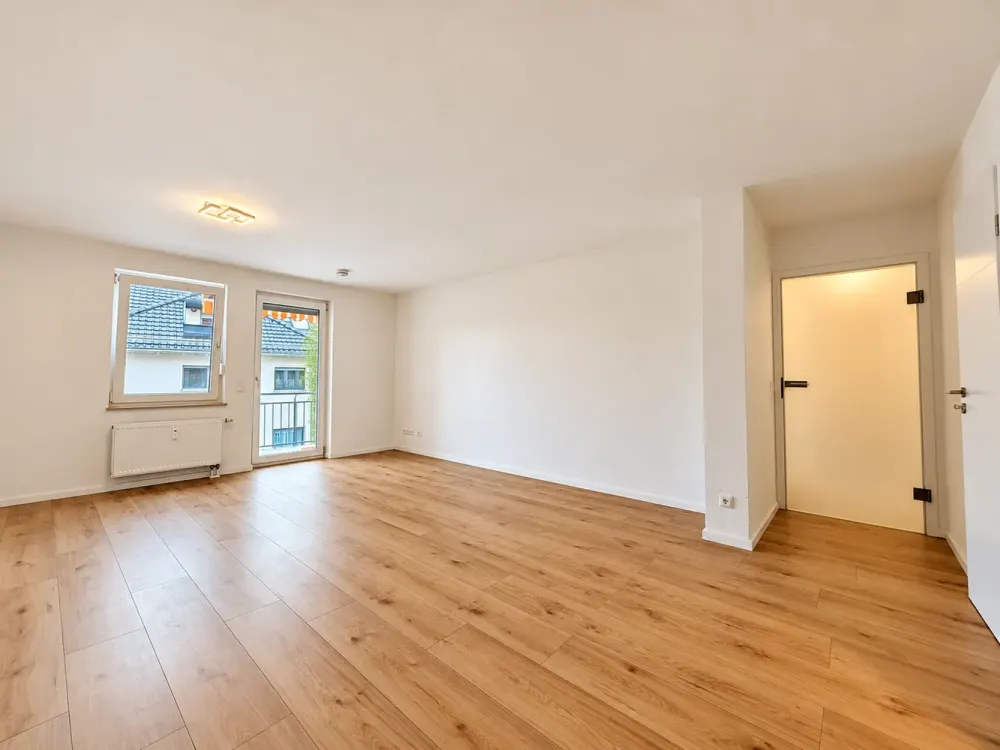 ***EXKLUSIV *** Modernisierte 1,5-Zimmer Wohnung mit EBK, Balkon und Tiefgarage in Freital-Wurgwitz