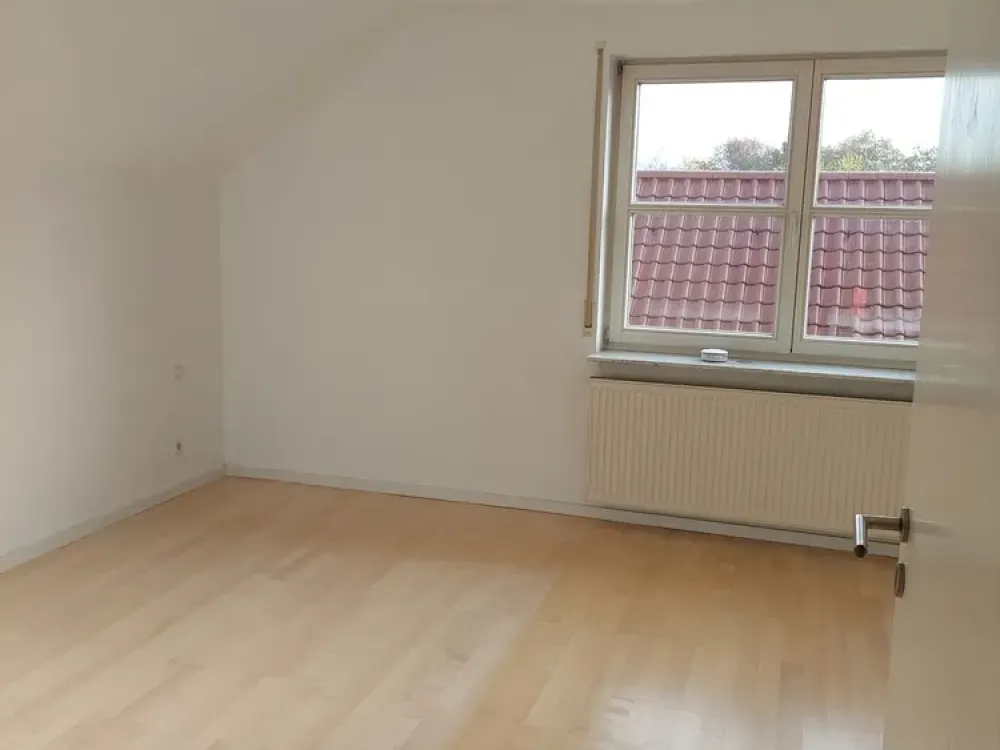 Helle 3,5-Zimmer Dachgeschosswohnung mit Balkon und Blick auf die Schwäbische Alb
