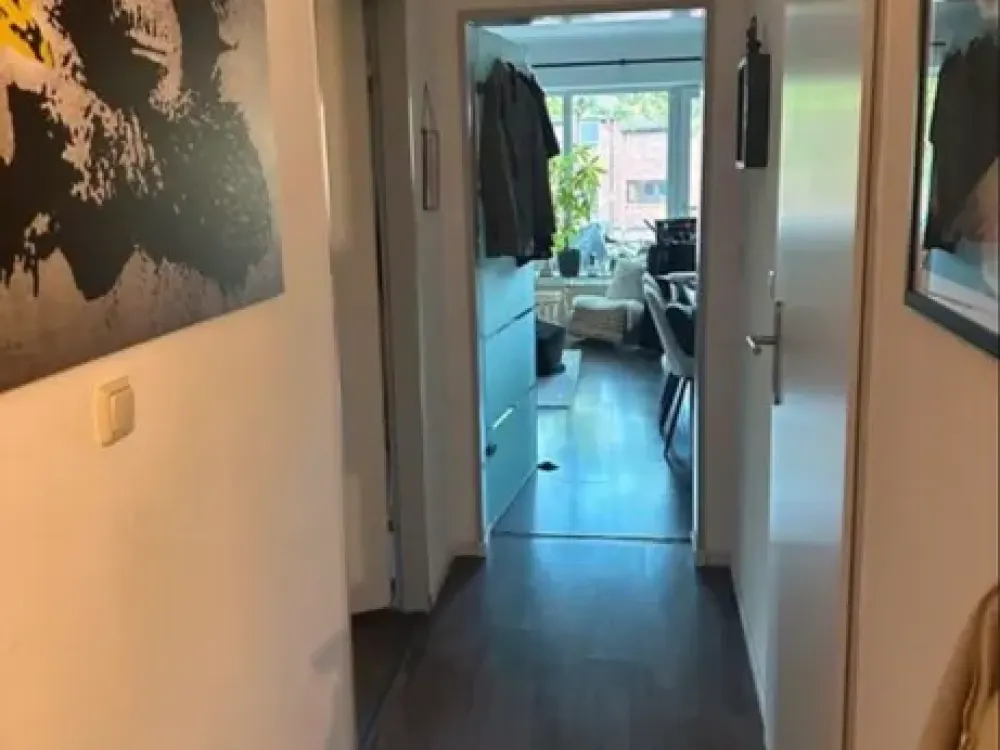 Home with 2.5 rooms, balcony, bathtub, fitted kitchen, underground parking space in Schenefeld