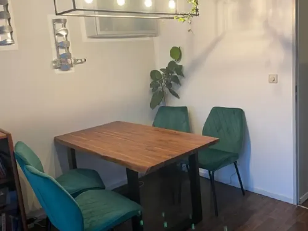 Home with 2.5 rooms, balcony, bathtub, fitted kitchen, underground parking space in Schenefeld
