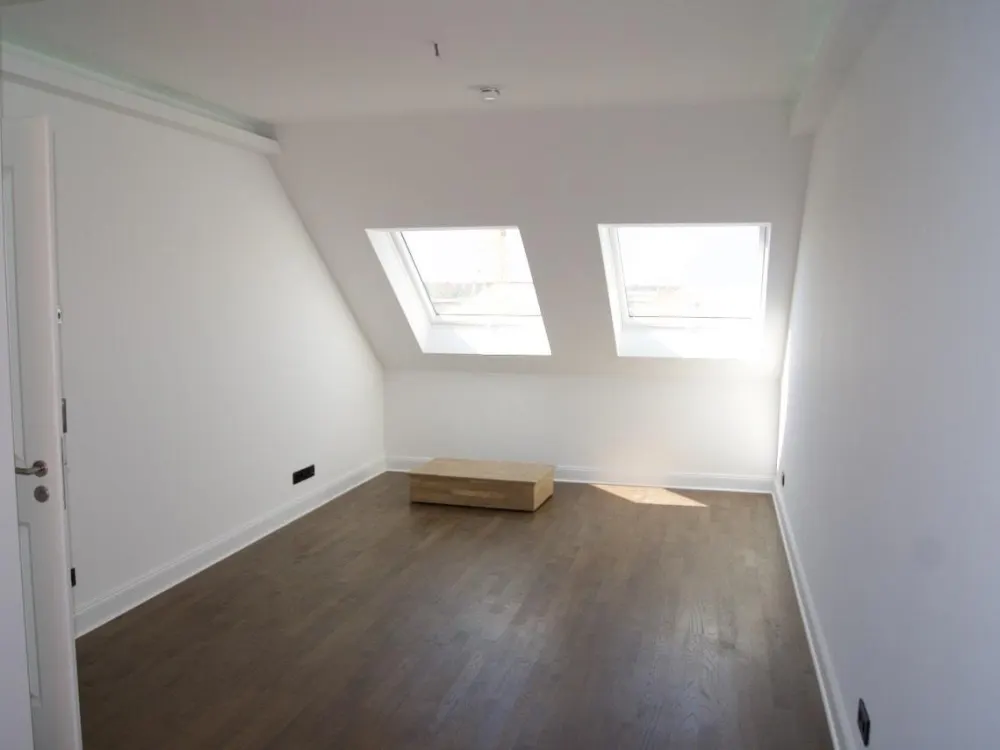 Singletraum! + Parkett + Fußbodenheizung + Dachloggia + tolles Bad + LED-Licht + Übernahme EBK mgl.