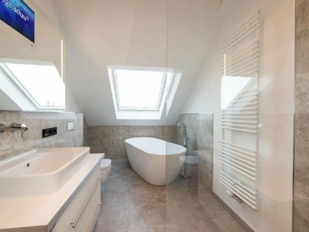 Singletraum! + Parkett + Fußbodenheizung + Dachloggia + tolles Bad + LED-Licht + Übernahme EBK mgl.