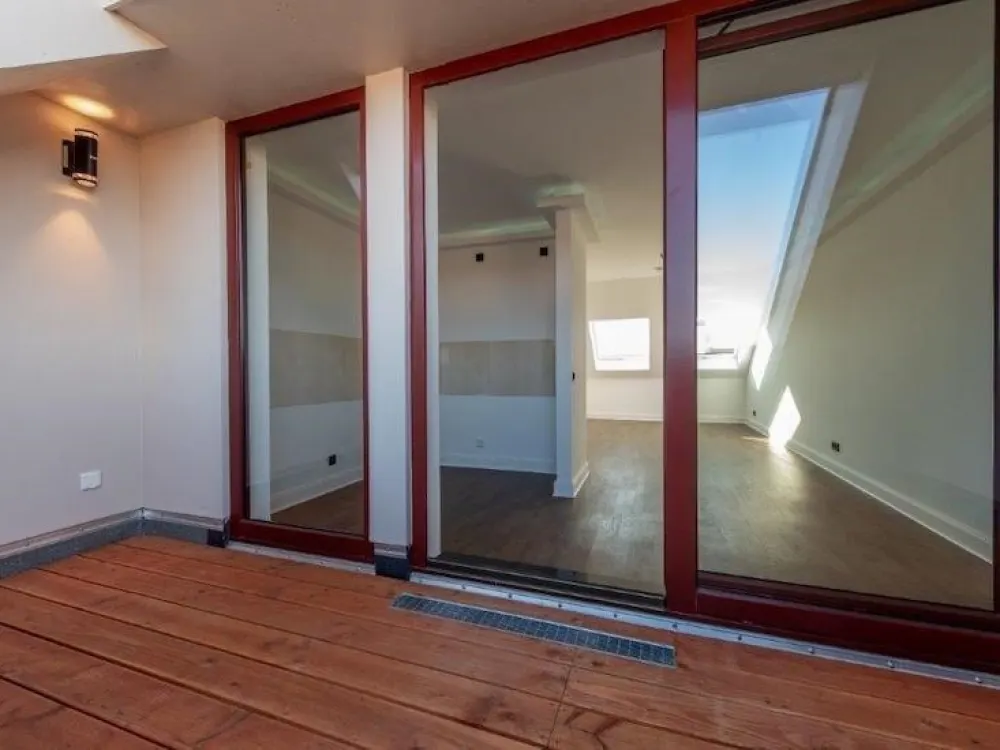 Singletraum! + Parkett + Fußbodenheizung + Dachloggia + tolles Bad + LED-Licht + Übernahme EBK mgl.