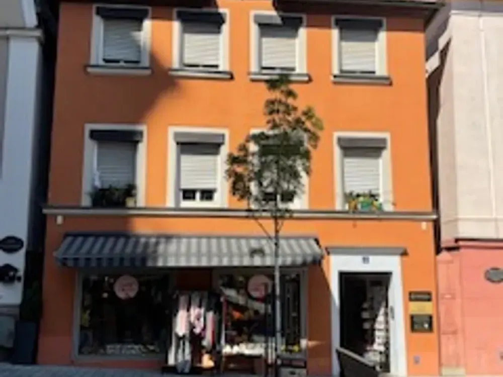 Historische 5-Zimmer-Maisonette in Schwabachs Altstadt, 118 m², EBK, Bad & Duschbad