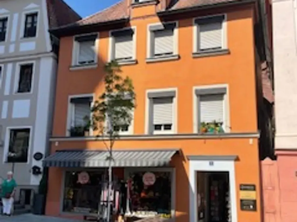 Historische 5-Zimmer-Maisonette in Schwabachs Altstadt, 118 m², EBK, Bad & Duschbad
