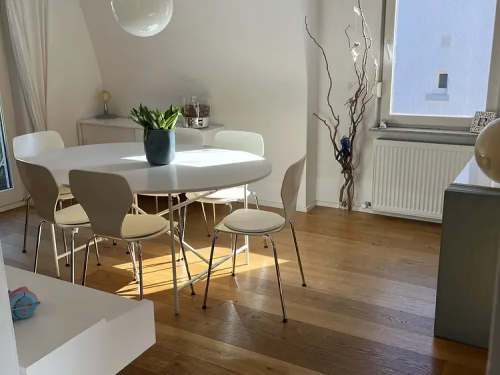 Wunderschöne, ruhige 4,5-Zimmer-Wohnung in einem Zweifamilienhaus in Stuttgart-Feuerbach. Nahe Kille