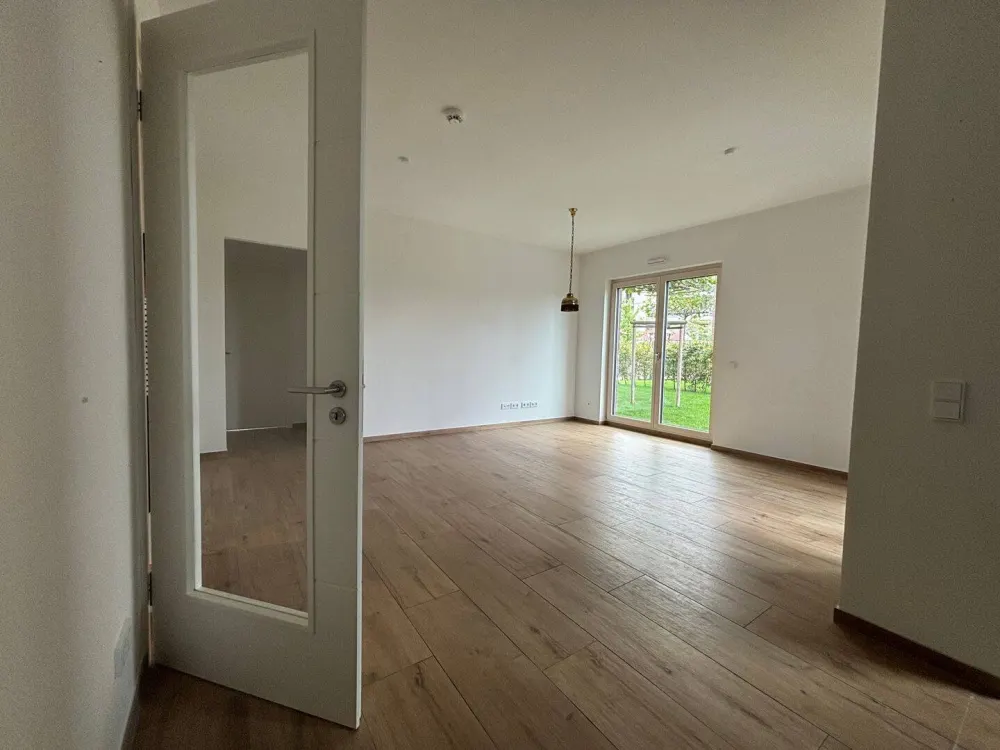 Exklusives Elb-Wohnen in erster Reihe | HafenCity | 3-Raum-Oase mit XXL-Terrasse & Privatgarten