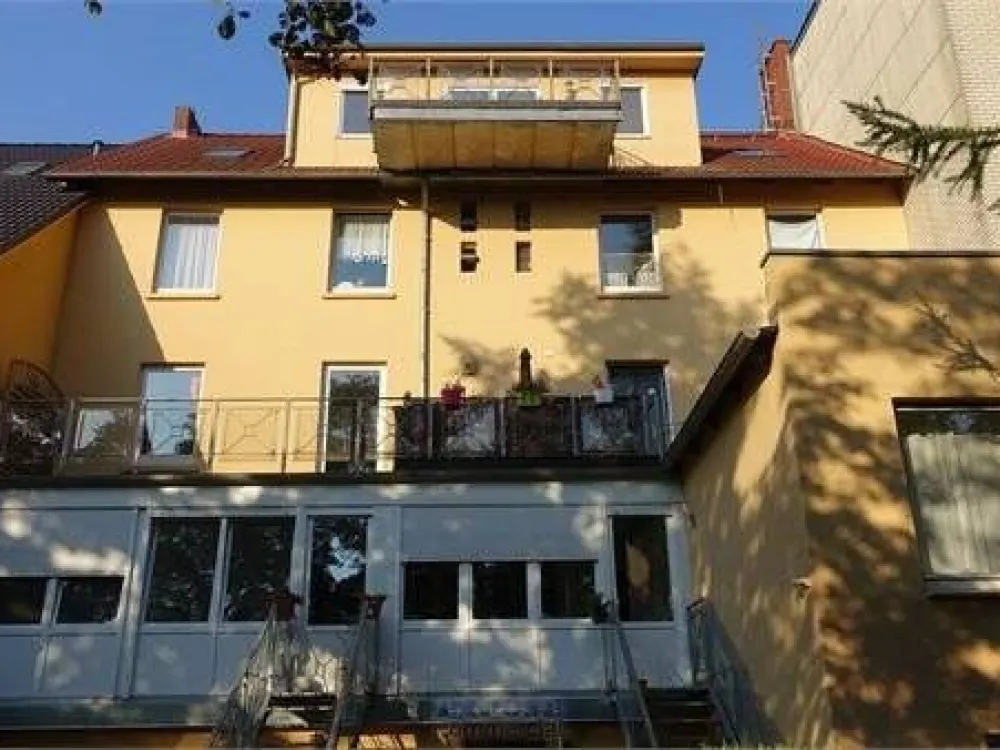 4 Zimmerwohnung mit Wintergarten + Gartenanteil