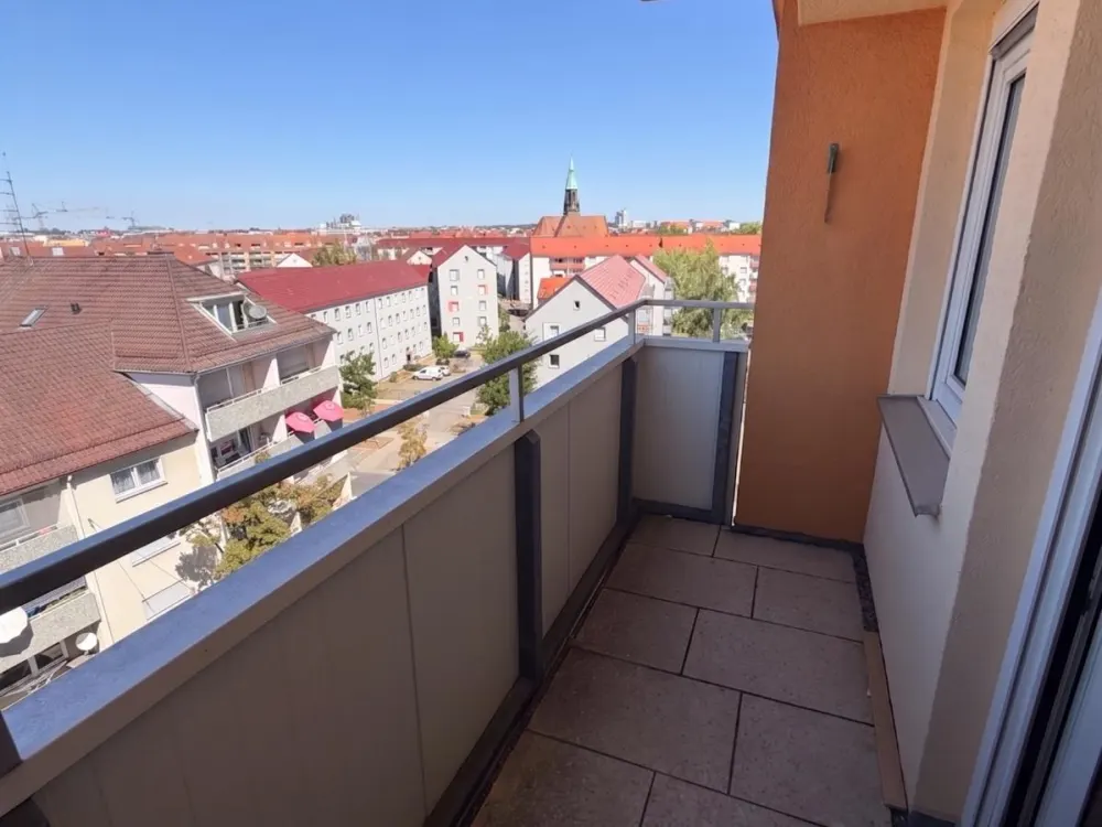 Nachmieter zum 01.10: 2,5-Zi, 2 Balkone, Aufzug