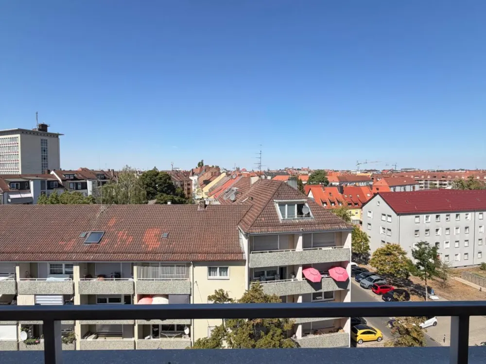 Nachmieter zum 01.10: 2,5-Zi, 2 Balkone, Aufzug