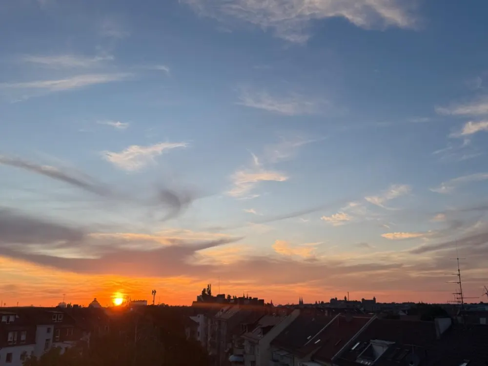 Nachmieter zum 01.10: 2,5-Zi, 2 Balkone, Aufzug
