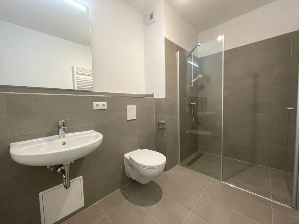 Stilvolle 2-Zimmer-Neubauwohnung mit Dusche und Loggia im Zentrum-Ost | Optional mit EBK