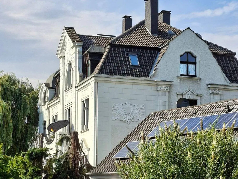 großzügige 155 m² Altbauwohnung in freihstehendem Jugendstilhaus