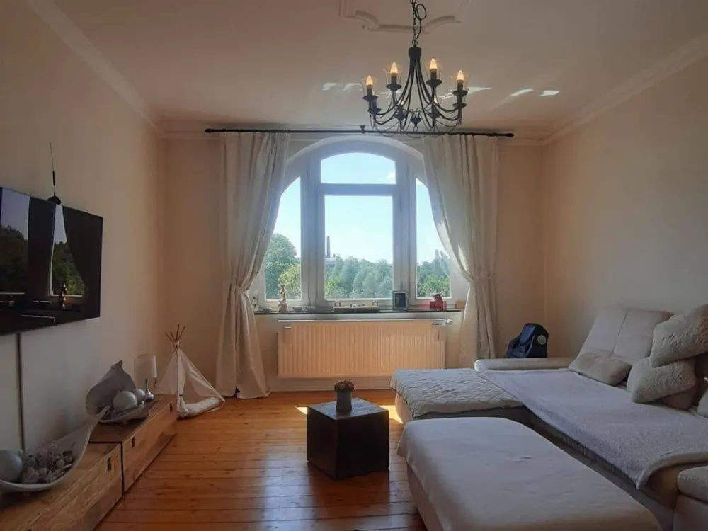 großzügige 155 m² Altbauwohnung in freihstehendem Jugendstilhaus
