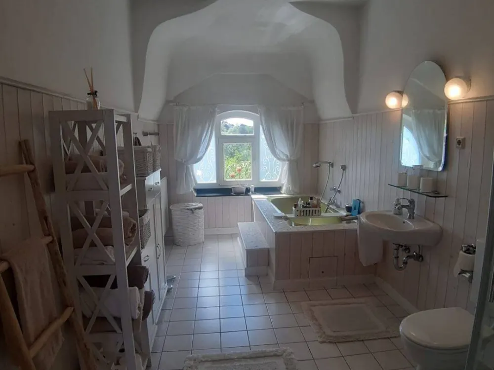 großzügige 155 m² Altbauwohnung in freihstehendem Jugendstilhaus