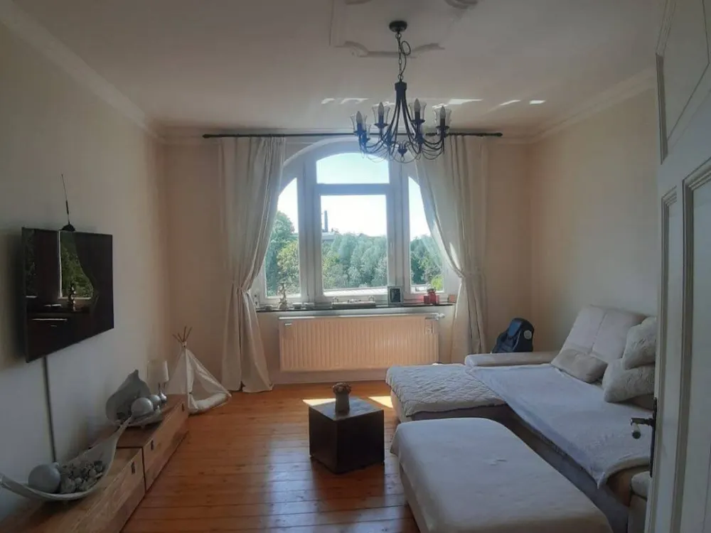 großzügige 155 m² Altbauwohnung in freihstehendem Jugendstilhaus