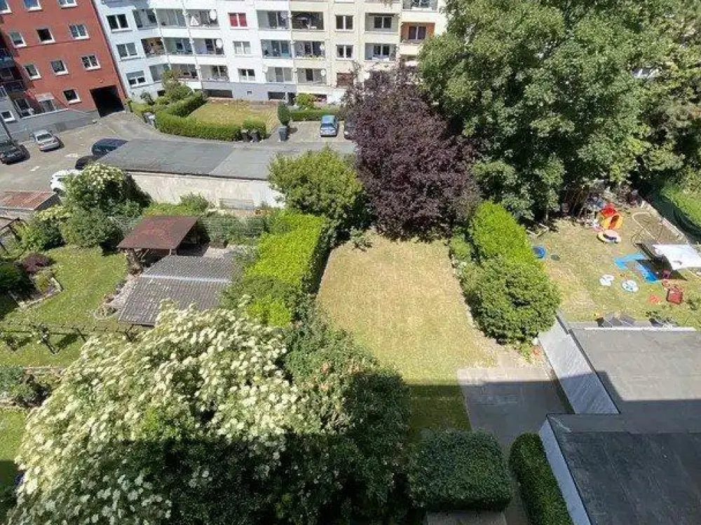 ***Altbauwohnung mit 3,5-4 Zimmern, Balkon,EBK, Gartenmitbenutzung, Wohnküche, Badewanne & Dusche***