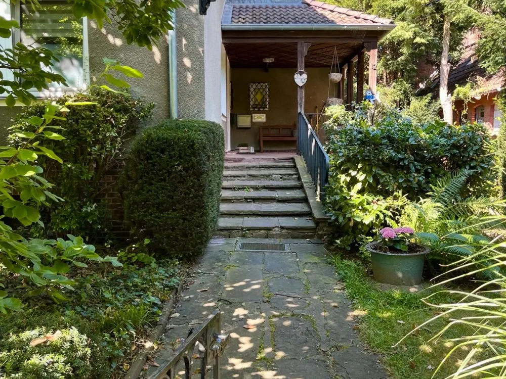 Helle, ruhige 4-Zimmer-Wohnung mit Balkon & Garage