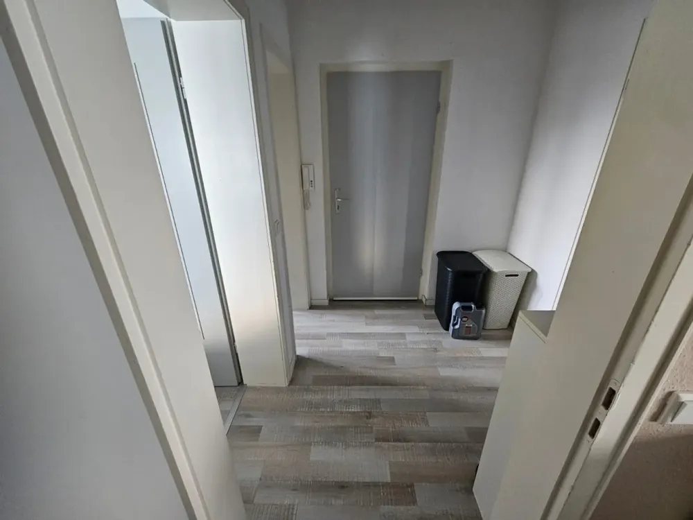 Ideal für Singles! Helle gemütliche 2-Zi.-Wohnung im 1. OG zu vermieten