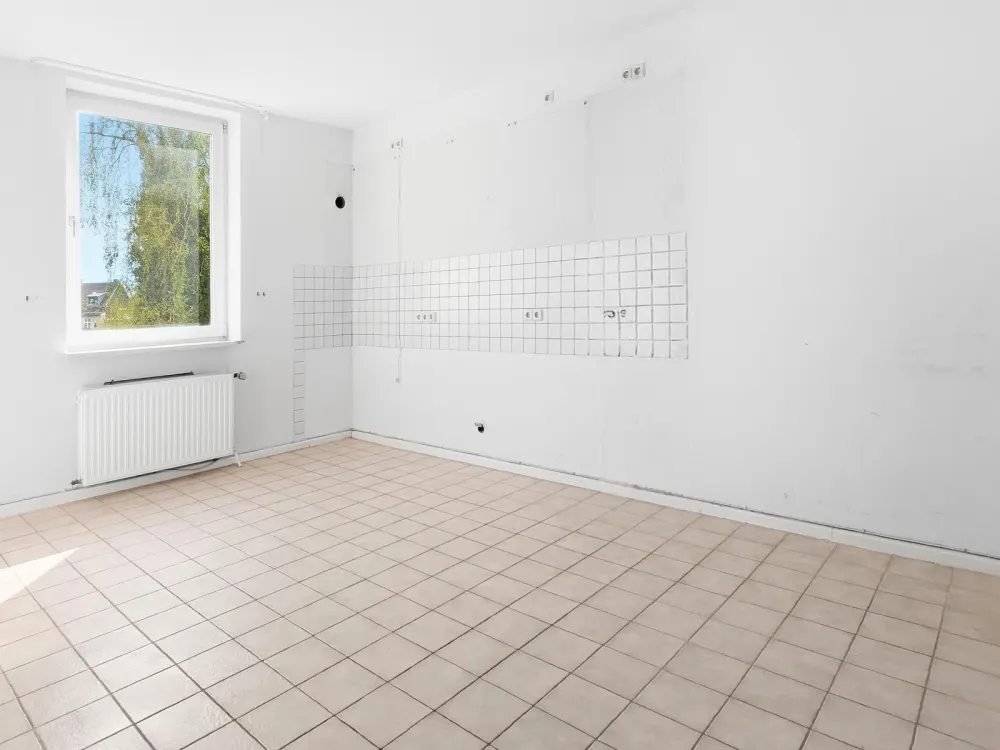 Renovierte 2-Zi.-Whg. mit großer Küche und Balkon