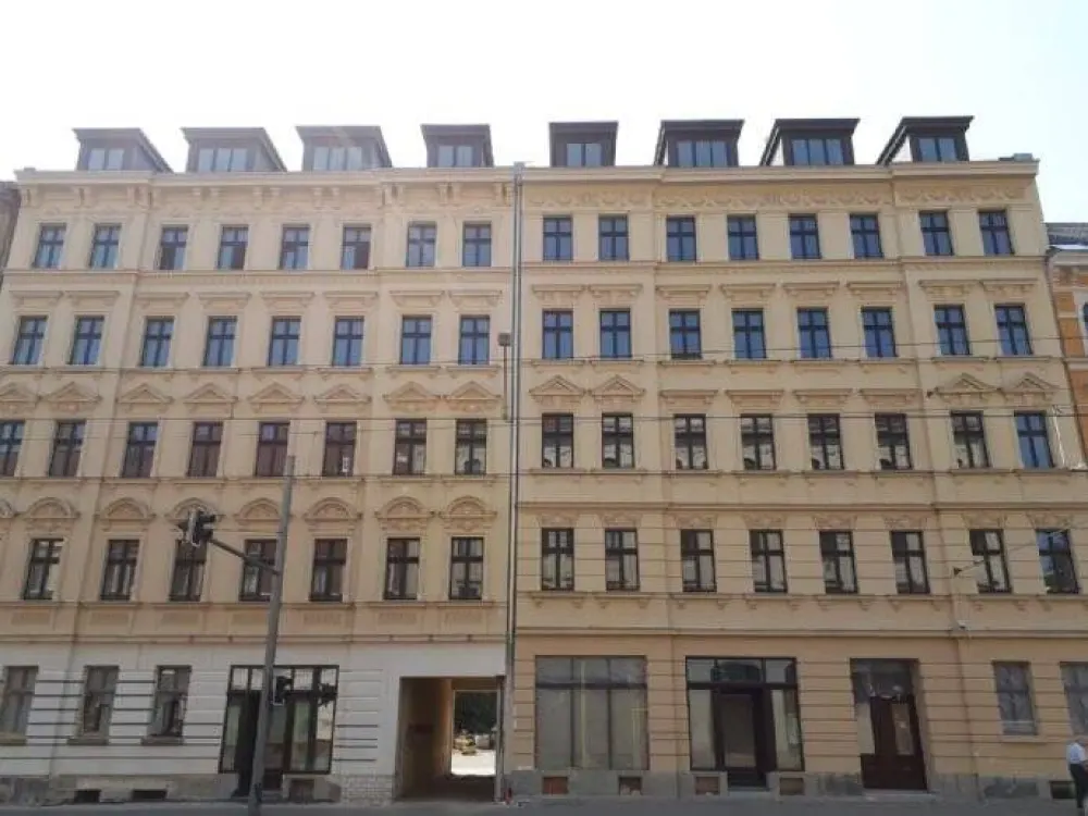 Stilvoll sanierte 2 Zimmer-Wohnung mit Terrasse zum Hinterhof