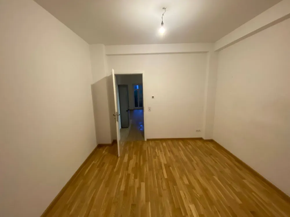 Stilvoll sanierte 2 Zimmer-Wohnung mit Terrasse zum Hinterhof