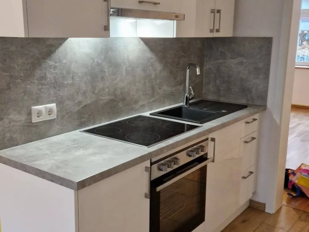 Stilvoll sanierte 2 Zimmer-Wohnung mit Terrasse zum Hinterhof